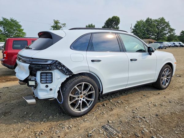 2024 PORSCHE CAYENNE
