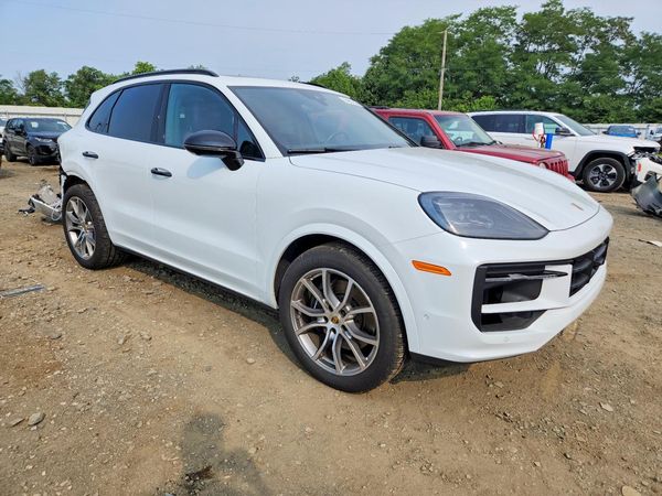 2024 PORSCHE CAYENNE