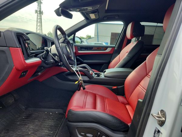 2024 PORSCHE CAYENNE