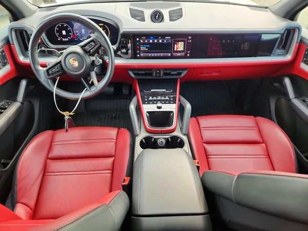 2024 PORSCHE CAYENNE