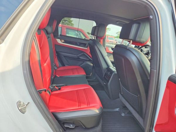 2024 PORSCHE CAYENNE