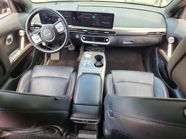 2023 GENESIS GV60 Advanced