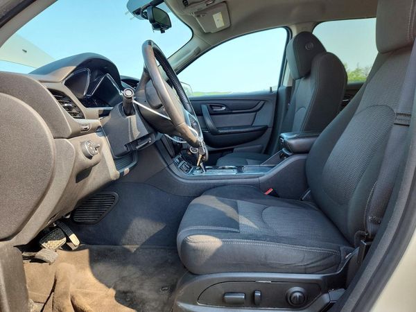 2017 CHEVROLET TRAVERSE 1LT — DENT