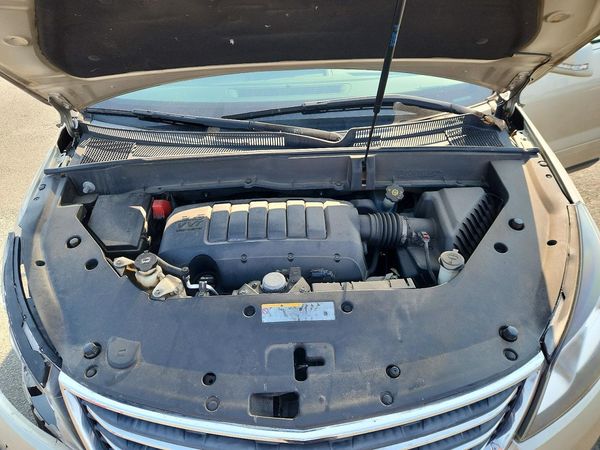 2017 CHEVROLET TRAVERSE 1LT — Engine bay