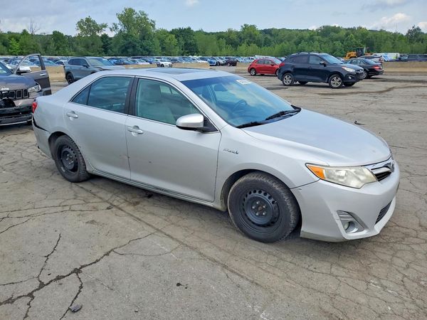 2012 TOYOTA CAMRY Hybrid — Passenger 3/4