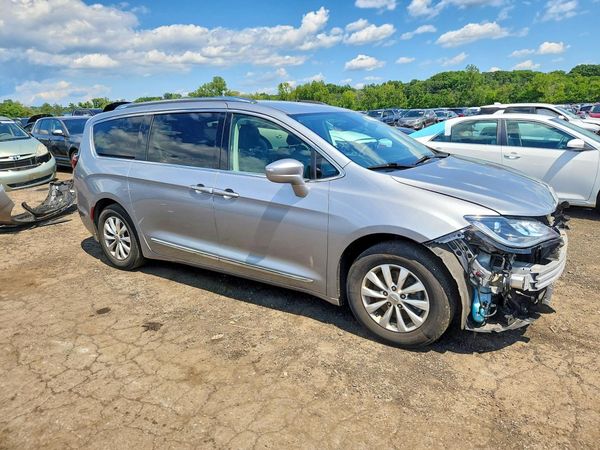 2019 CHRYSLER PACIFICA