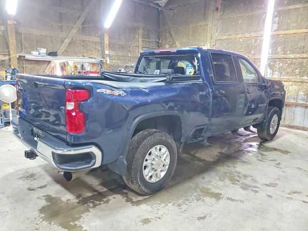 2022 CHEVROLET SILVERADO LT