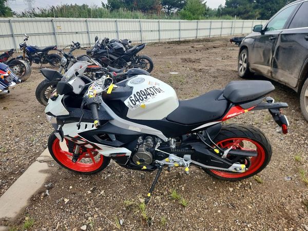 2025 APRILIA RS