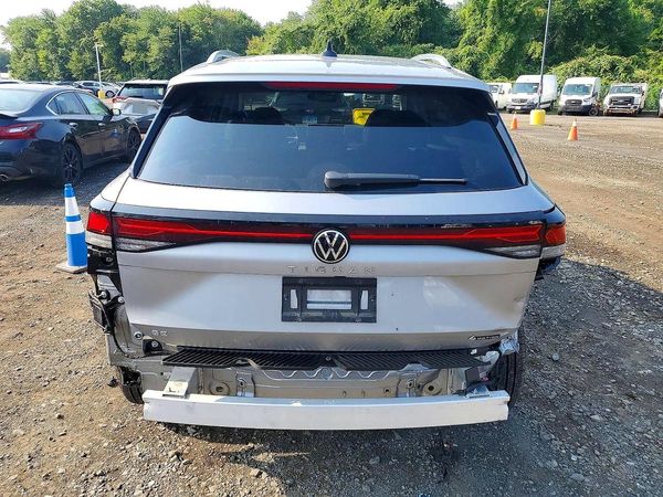 2025 VOLKSWAGEN TIGUAN 4Motion SE