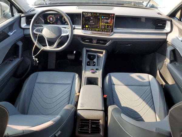 2025 VOLKSWAGEN TIGUAN 4Motion SE