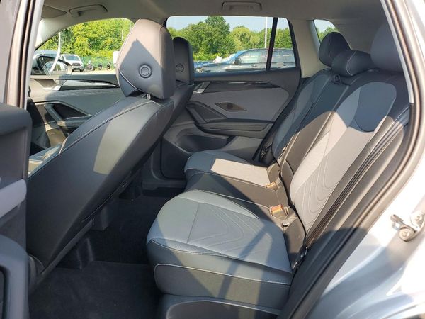 2025 VOLKSWAGEN TIGUAN 4Motion SE