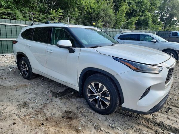 2022 TOYOTA HIGHLANDER XLE