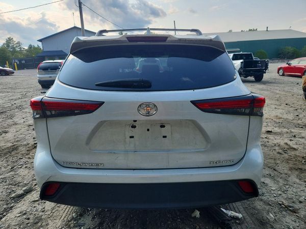 2022 TOYOTA HIGHLANDER XLE