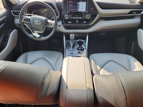 2022 TOYOTA HIGHLANDER XLE
