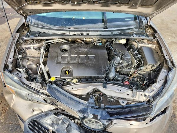 2017 TOYOTA COROLLA — Engine bay