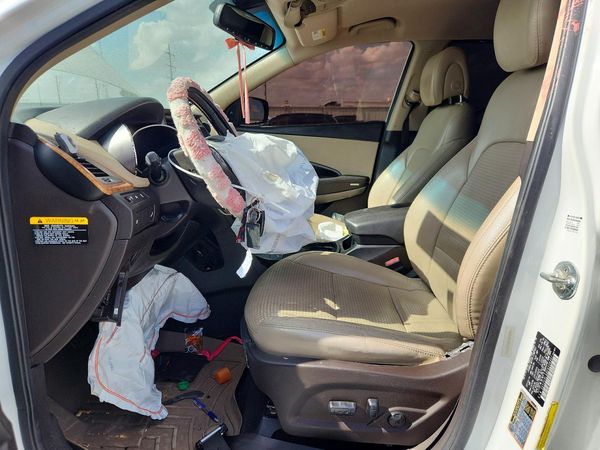 2014 HYUNDAI SANTA FE GLS — DENT