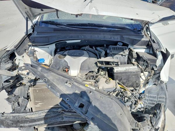 2014 HYUNDAI SANTA FE GLS — Engine bay