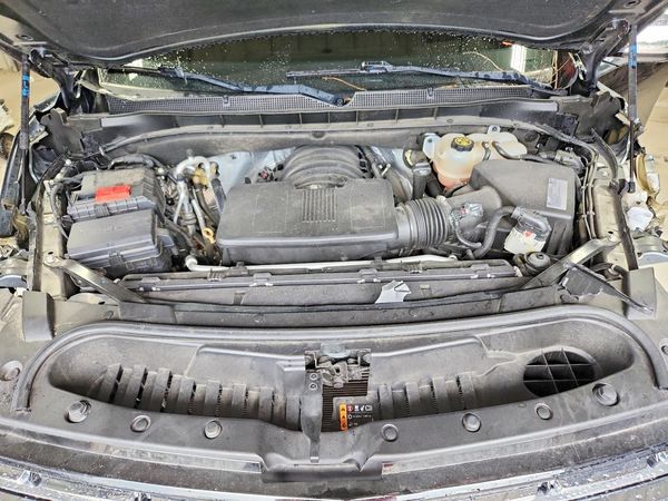 2021 CHEVROLET SUBURBAN Premier — Engine bay