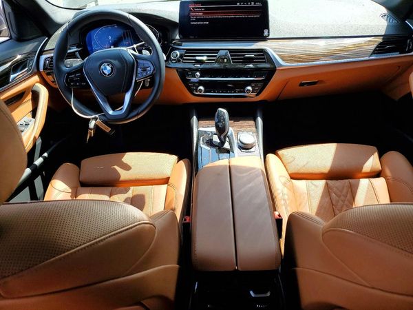 2022 BMW 530