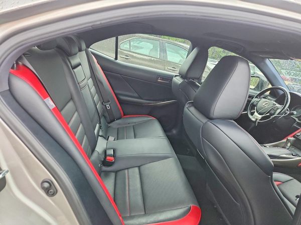 2019 LEXUS IS
