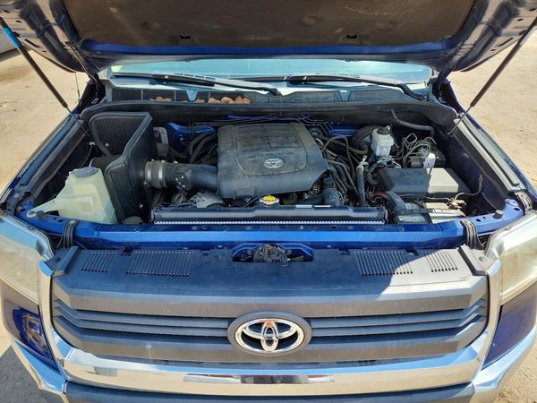 2015 TOYOTA TUNDRA SR5 Grade — Engine bay