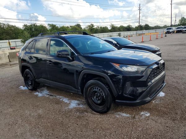 2020 TOYOTA RAV4 LE — Passenger 3/4