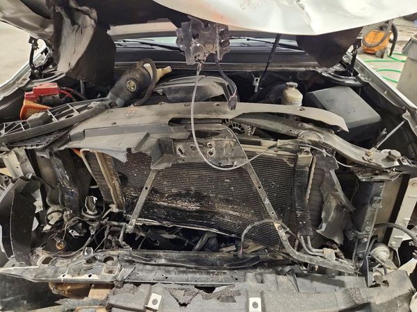 2012 CHEVROLET SUBURBAN LT — Engine bay