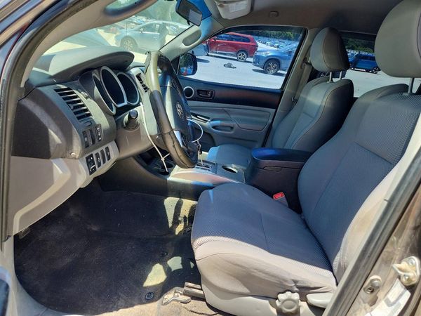 2015 TOYOTA TACOMA Delux Grade