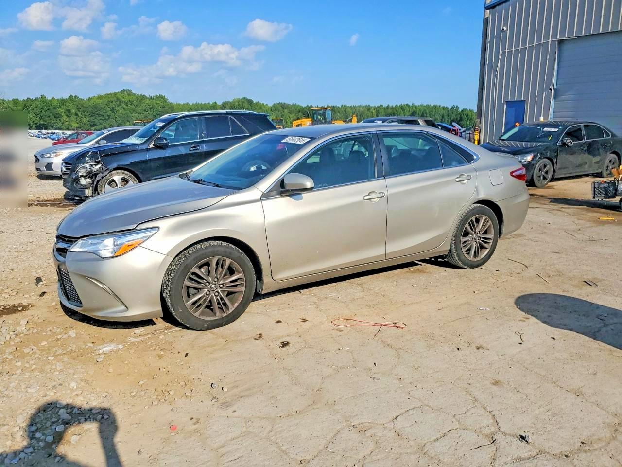 2017 TOYOTA CAMRY LE/SE/XLE/XSE — Front 3/4