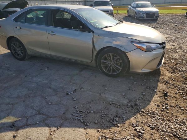 2017 TOYOTA CAMRY LE/SE/XLE/XSE — Passenger 3/4