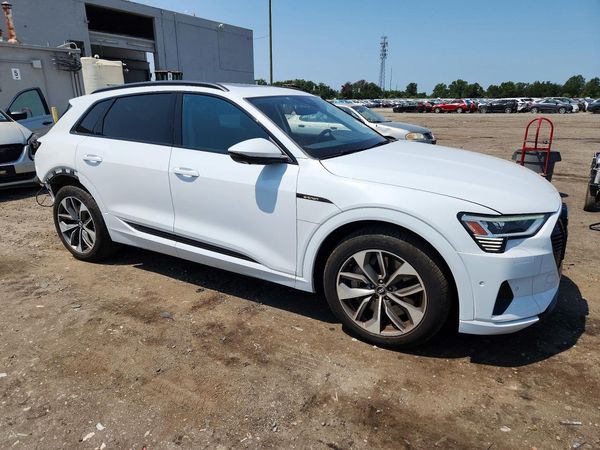 2021 AUDI E-TRON quattro Premium Plus