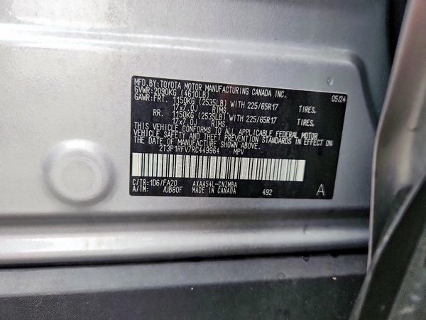 2024 TOYOTA RAV4 XLE