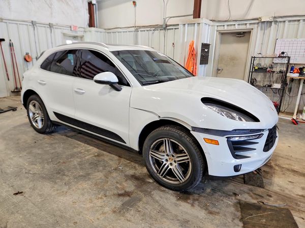 2016 PORSCHE MACAN