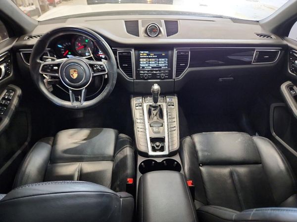 2016 PORSCHE MACAN