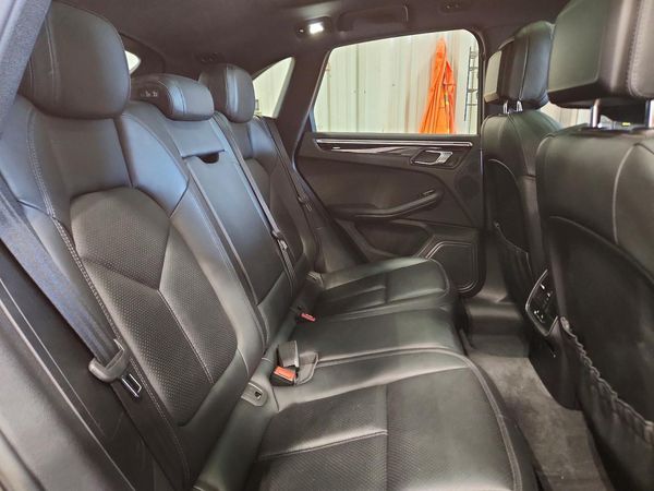 2016 PORSCHE MACAN