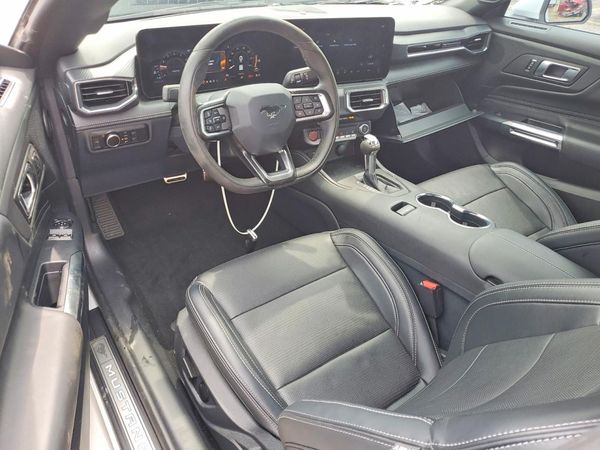 2025 FORD MUSTANG
