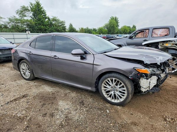 2019 TOYOTA CAMRY SOLA SE/XLE Hybrid — Passenger 3/4