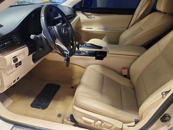 2013 LEXUS ES