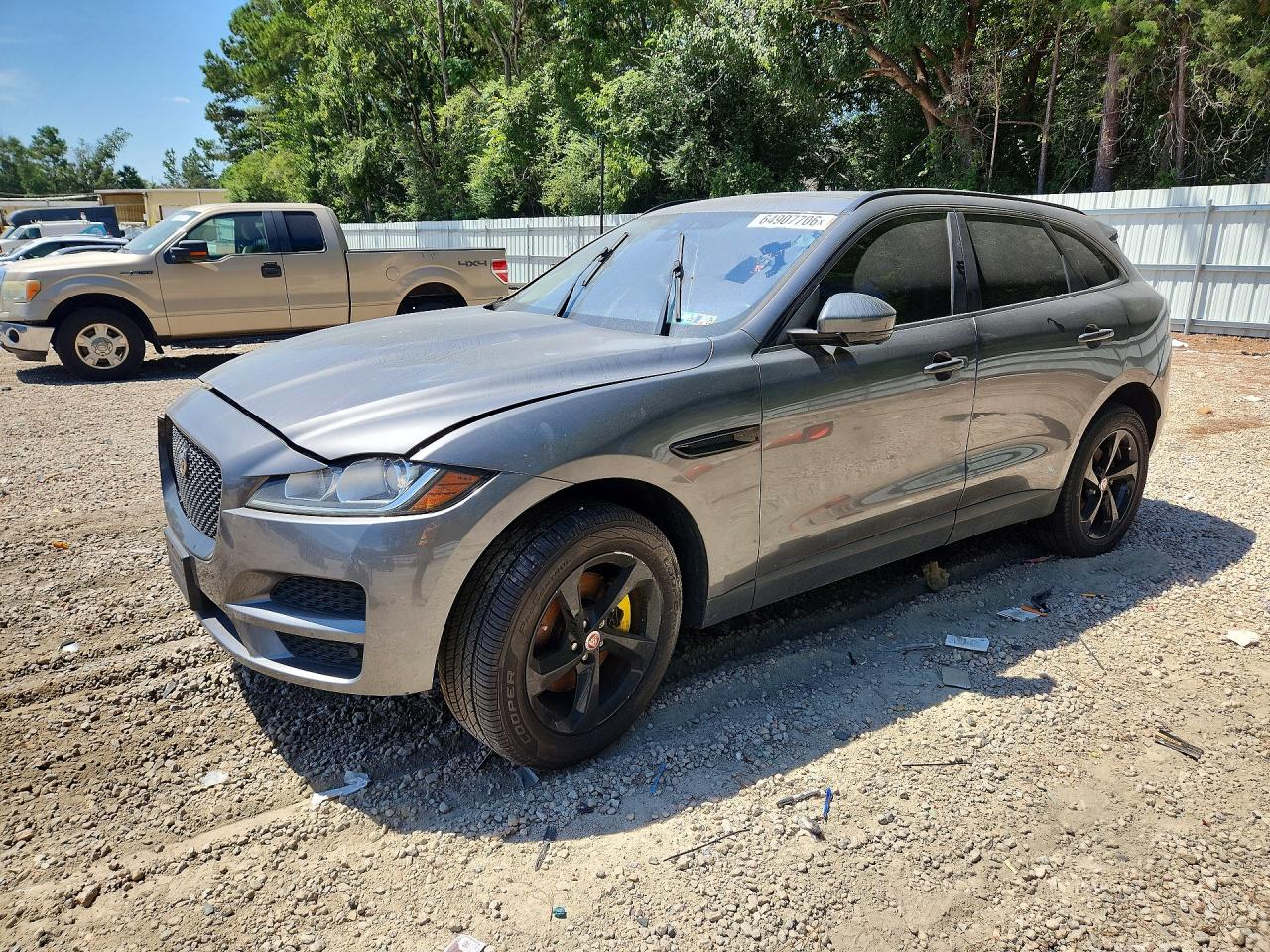 2017 JAGUAR F-PACE Premium — Front 3/4