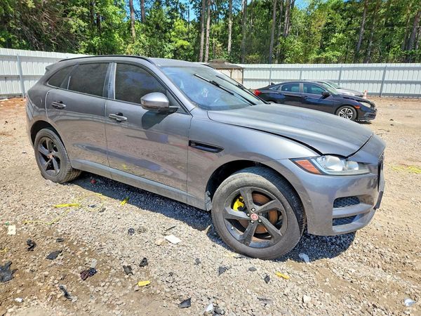 2017 JAGUAR F-PACE Premium — Passenger 3/4