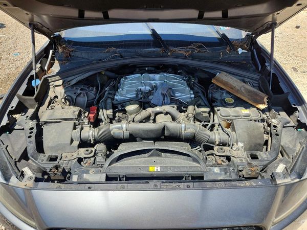 2017 JAGUAR F-PACE Premium — Engine bay