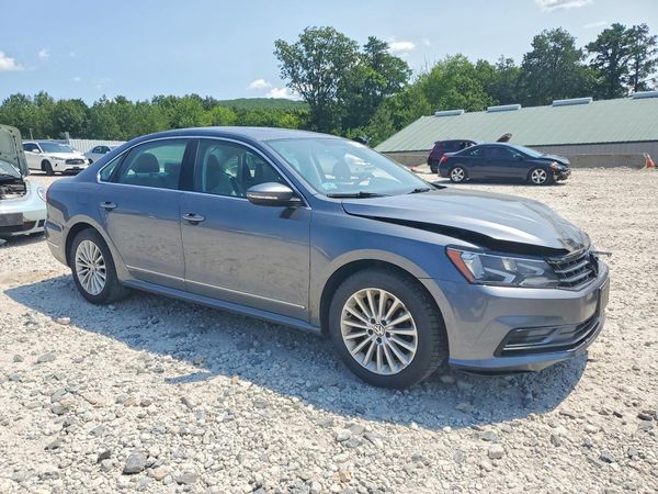 2017 VOLKSWAGEN PASSAT SE