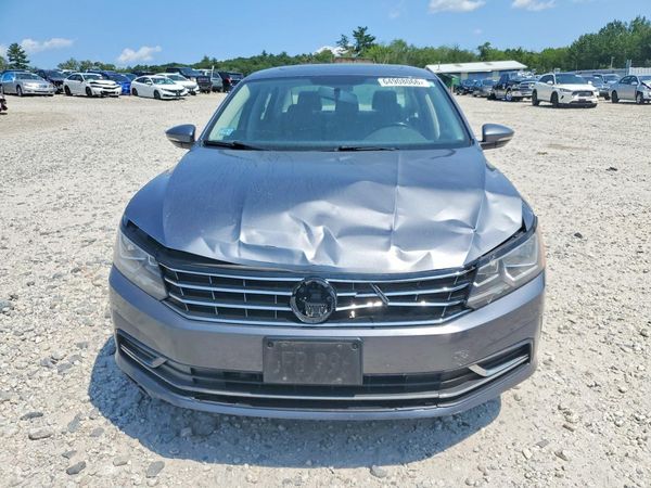 2017 VOLKSWAGEN PASSAT SE