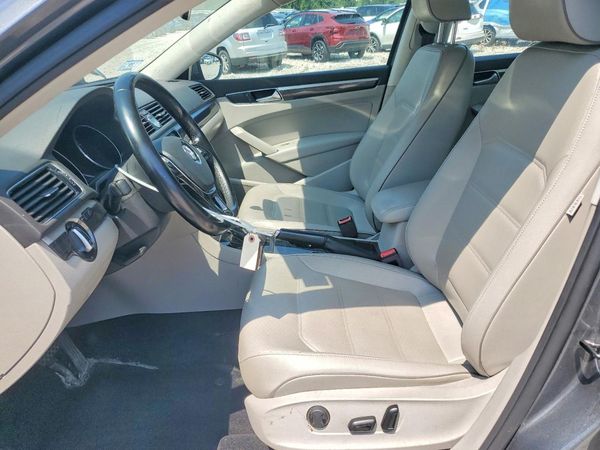 2017 VOLKSWAGEN PASSAT SE
