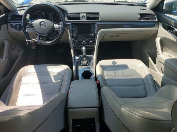 2017 VOLKSWAGEN PASSAT SE