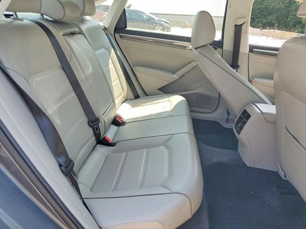 2017 VOLKSWAGEN PASSAT SE
