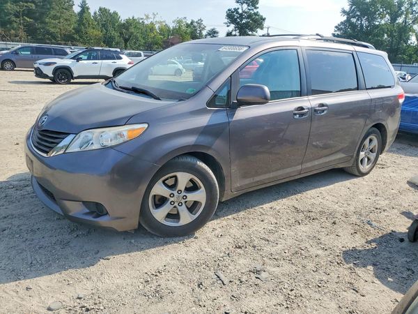 2013 TOYOTA SIENNA