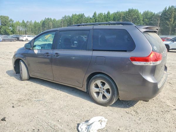 2013 TOYOTA SIENNA