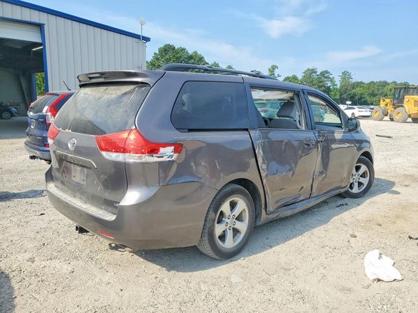 2013 TOYOTA SIENNA
