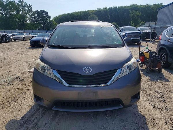 2013 TOYOTA SIENNA